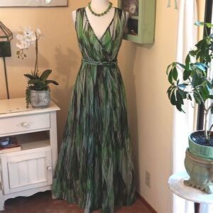 NWT. HAOYOUDUO  Green and White Patterned Maxi Dress. Fairycore. Forestcore.